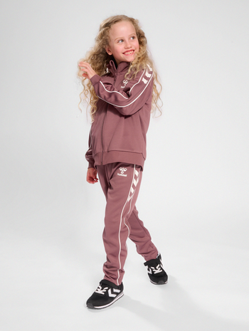 hmlTRACK TRACKSUIT, ROSE BROWN, model