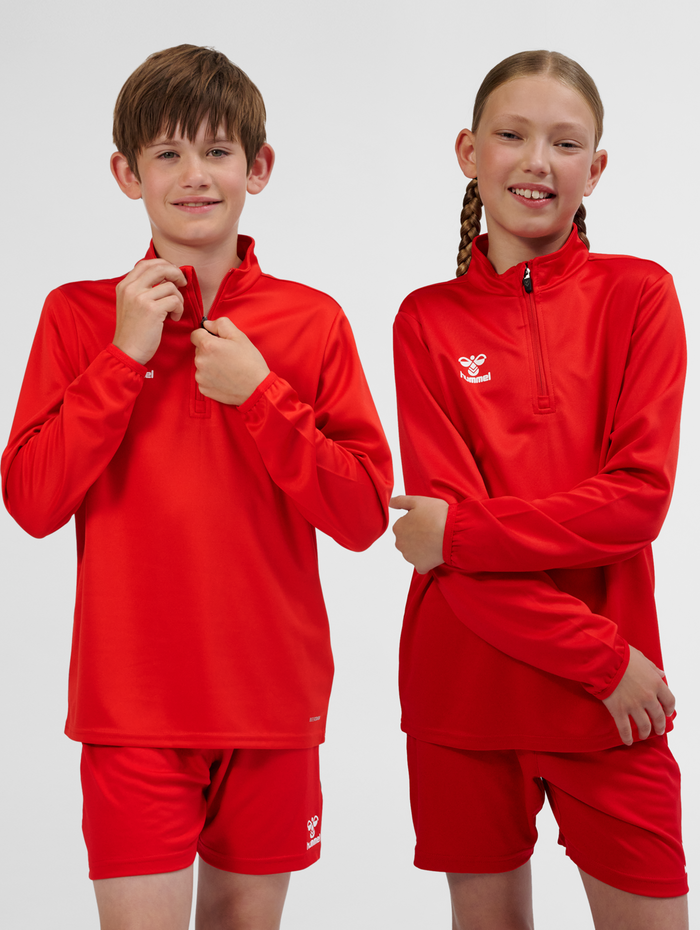 hmlESSENTIAL HALF-ZIP KIDS, TRUE RED, model