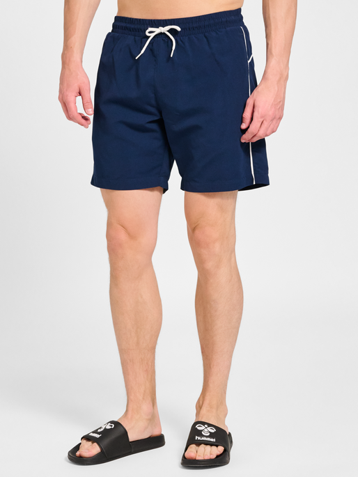 hmlPULSE BOARD SHORTS, DRESS BLUES, model