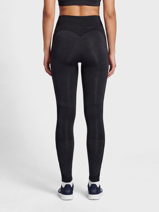 hmlMT SHINE SEAMLESS MW TIGHTS, BLACK MELANGE, model