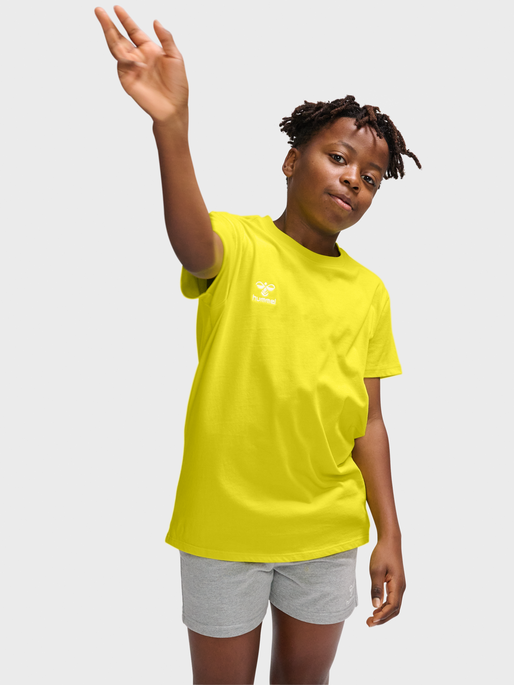 hmlGO 2.0 T-SHIRT S/S KIDS, BLAZING YELLOW, model