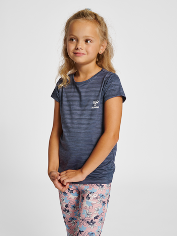 hmlSUTKIN T-SHIRT, BLACK IRIS, model