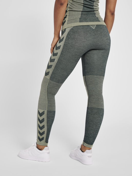 hmlCLEA SEAMLESS MID WAIST TIGHTS, DARKEST SPRUCE, model