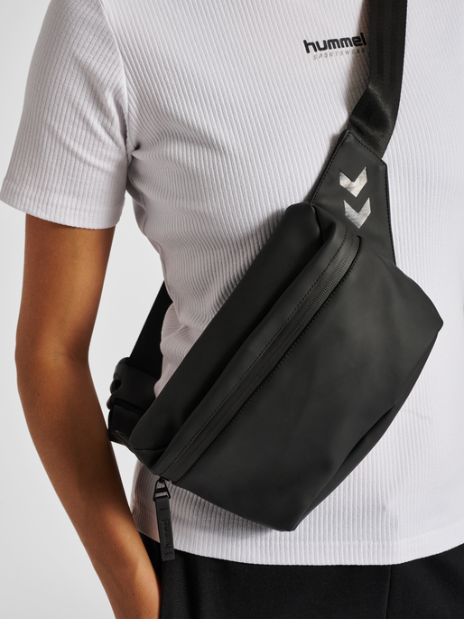 Bum pack store