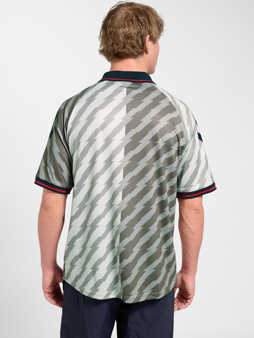 hmlWORLD 26 SOCCER JERSEY, LUNAR ROCK, model