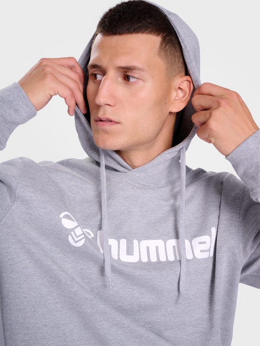 hmlGO 2.0 LOGO HOODIE, GREY MELANGE, model