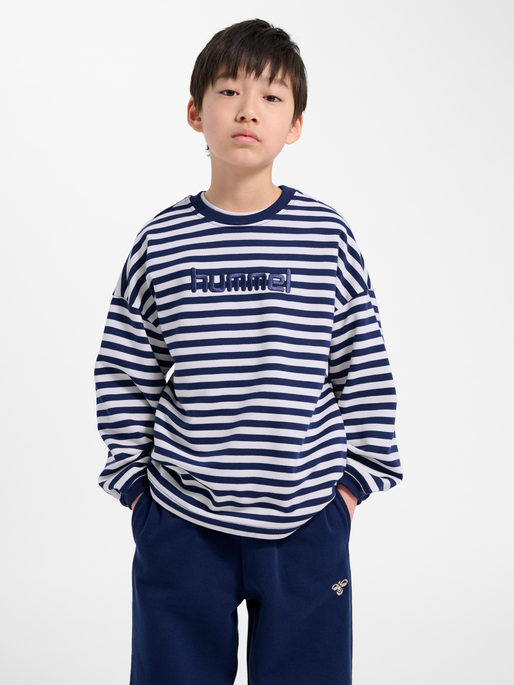 hmlJR GEGGO STRIPE SWEATSHIRT, MEDIEVAL BLUE, model