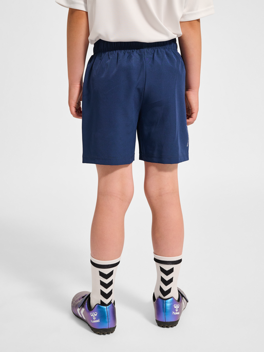hmlJR PULSE WORKOUT SHORTS, DRESS BLUES, model