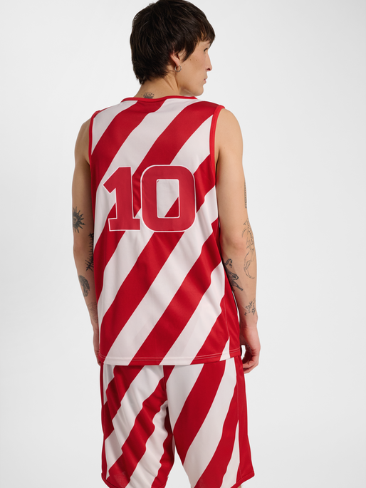 DBU 26 FAN TANKTOP, TANGO RED, model