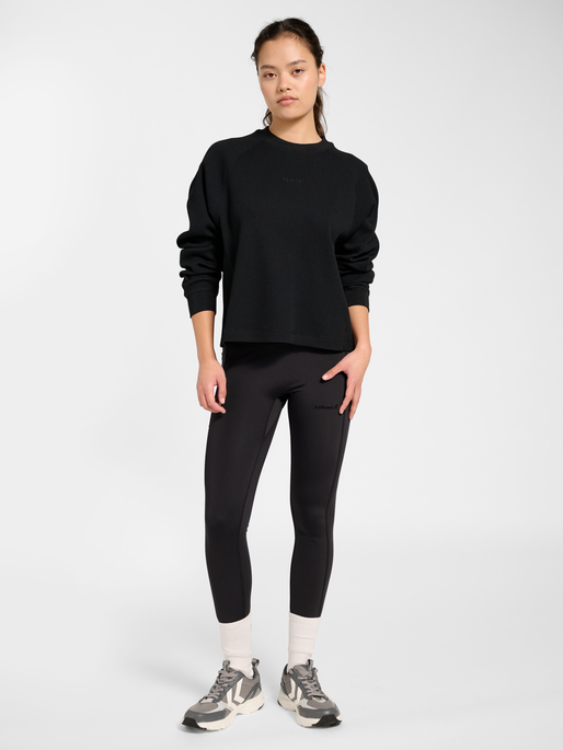 hmlSOFT WAFFLE W T-SHIRT L/S, BLACK, model