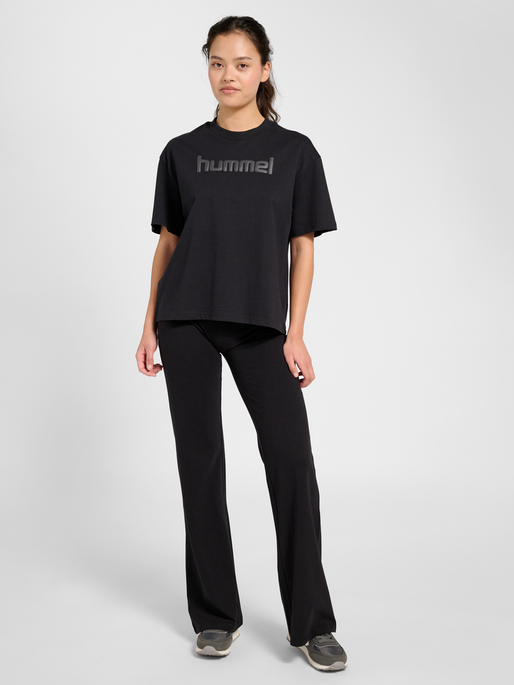 hmlKEEPER GRAPHIC W T-SHIRT S/S, BLACK/EBONY, model