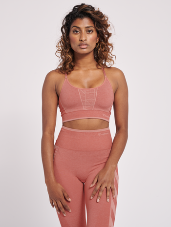 hmlMT ENERGY SEAMLESS SPORTS TOP, WITHERED ROSE, model