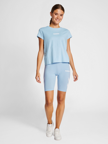 hmlLEGACY WOMAN T-SHIRT, CELESTIAL BLUE, model