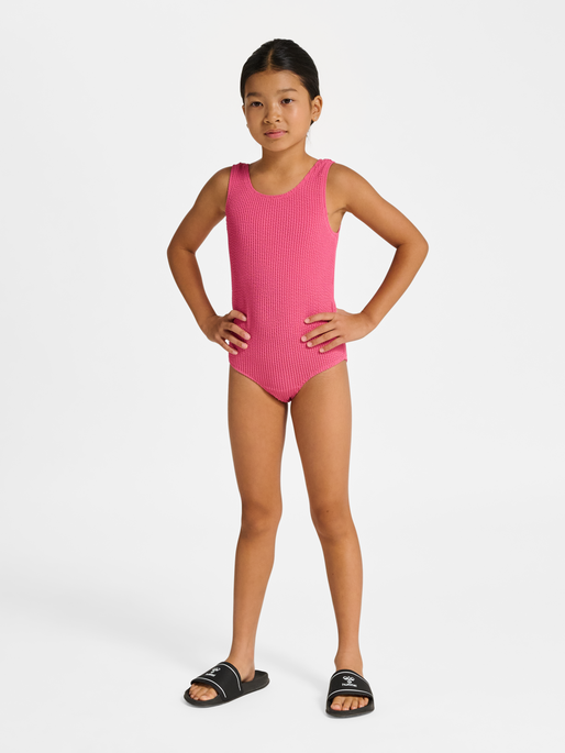 hmlJR CRINKLE SWIMSUIT, PINK FLAMB&Egrave;, model