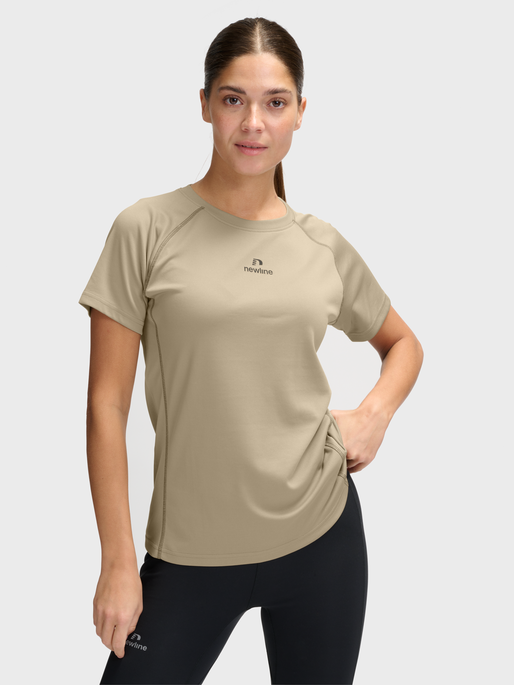 nwlSPEED MESH T-SHIRT W, SILVER SAGE, model