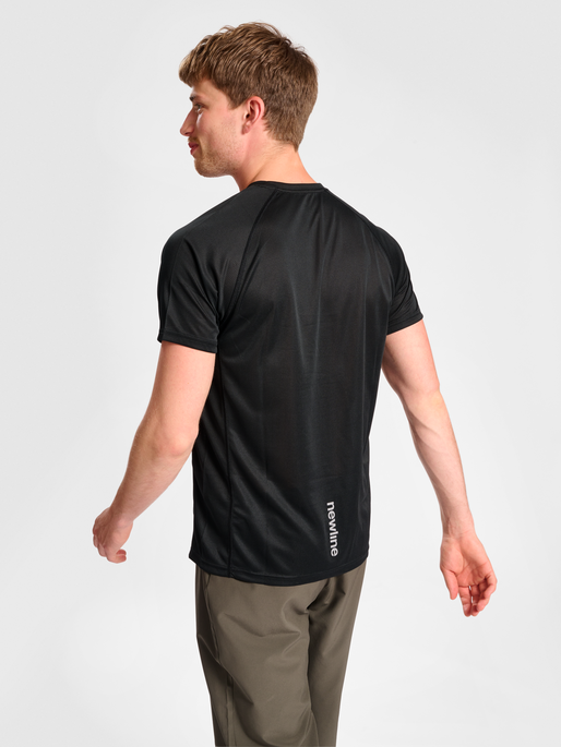 MEN CORE RUNNING T-SHIRT S/S, BLACK, model