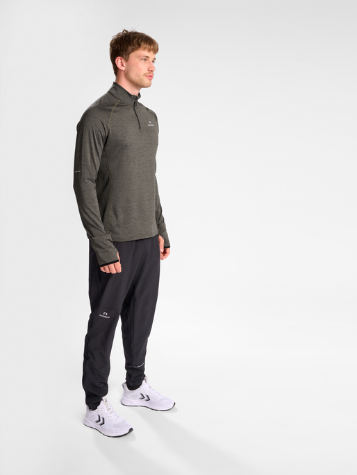 nwlPACE HALF ZIP, BELUGA MELANGE, model