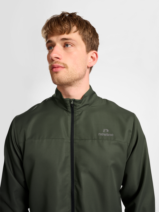 nwlBEAT JACKET, BELUGA, model