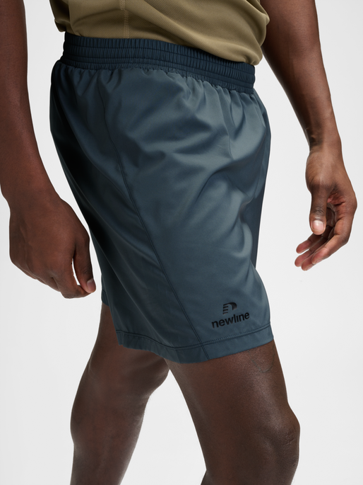 nwlPERFORM KEY POCKET SHORTS, DARK SLATE, model