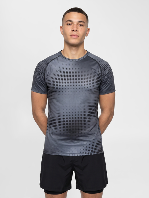 nwlBEAT AOP T-SHIRT, BLACK, model