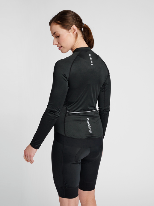 WOMENS CORE BIKE L/S JERSEY, BLACK, model