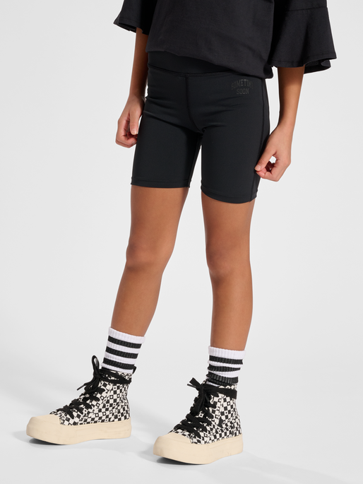 stsHAYLEY SHORTS, BLACK, model