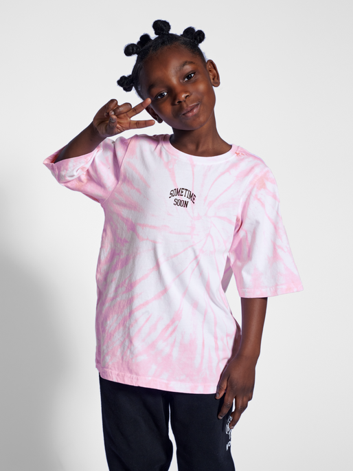 stsRIVER T-SHIRT S/S, FUCHSIA PINK, model